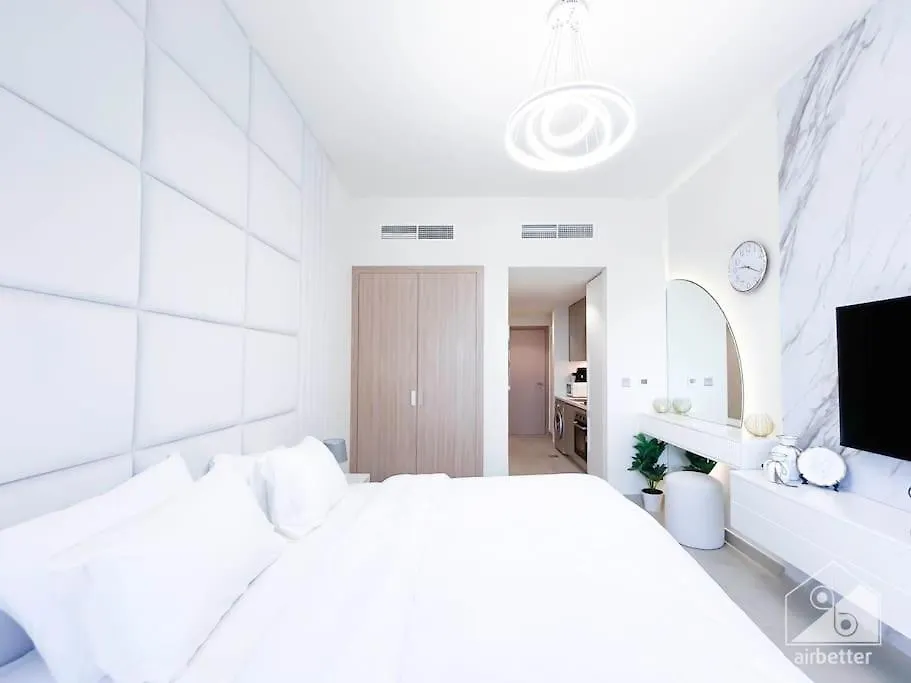 Luxury Living In Azizi Riviera & Cozy Balcony Apartment Dubai